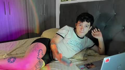 Snapshot of moonlight_baee chatting on February 2025 05:20:02 AM Clove online show from February 2025 05:20:02 AM