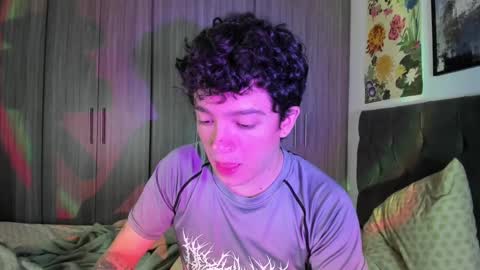 Snapshot of moonlight_baee chatting on March 2025 08:26:02 AM Clove online show from March 2025 08:26:02 AM