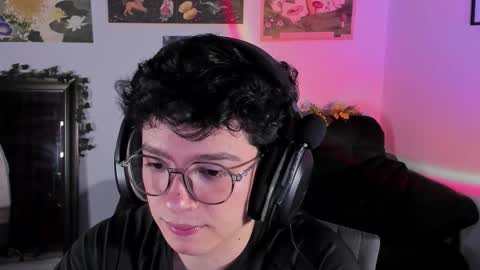 Snapshot of moonlight_baee chatting on January 2026 02:25:01 AM Clove online show from January 2026 02:25:01 AM