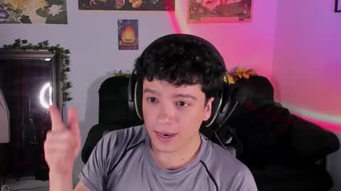 Snapshot of moonlight_baee chatting on January 2026 04:26:02 AM Clove online show from January 2026 04:26:02 AM