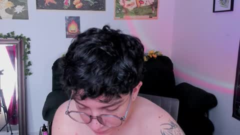 Snapshot of moonlight_baee chatting on January 2026 04:56:02 PM Clove online show from January 2026 04:56:02 PM