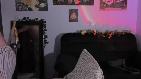 Snapshot of moonlight_baee chatting on April 2026 05:38:01 AM Clove online show from April 2026 05:38:01 AM