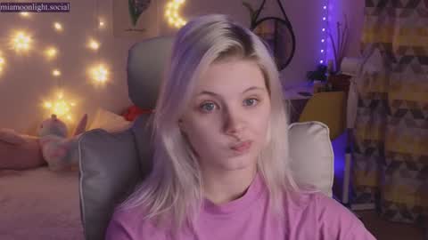 Mia   online show from December 2024 05:02:01 PM