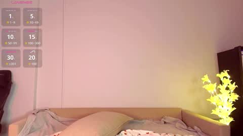 Snapshot of moonmimmi chatting on February 2026 06:19:02 AM moonmimmi online show from February 2026 06:19:02 AM