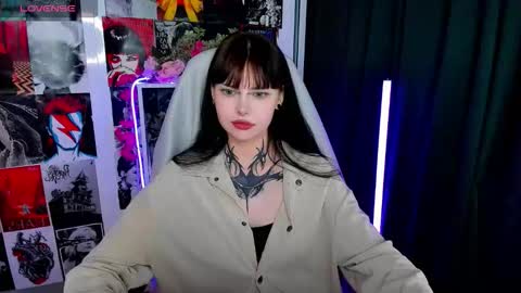 Morana online show from October 2025 02:08:02 AM