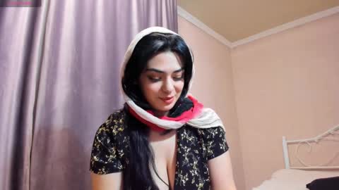 Snapshot of moroccan_diamond_ chatting on December 2024 06:38:02 PM Medina online show from December 2024 06:38:02 PM