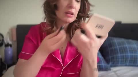 Snapshot of mossy_mommy chatting on April 2026 01:09:02 PM Mossy Mommy online show from April 2026 01:09:02 PM