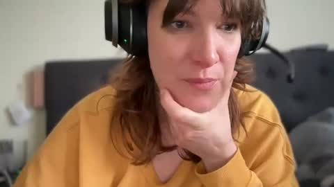 Snapshot of mossy_mommy chatting on May 2026 11:32:01 PM Mossy Mommy online show from May 2026 11:32:01 PM