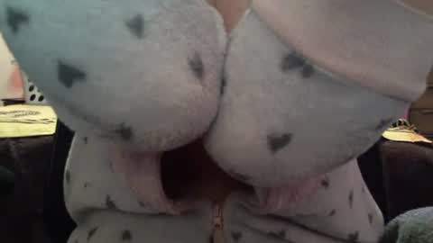 Snapshot of mountainbeauty chatting on December 2024 12:10:02 AM mountainbeauty online show from December 2024 12:10:02 AM