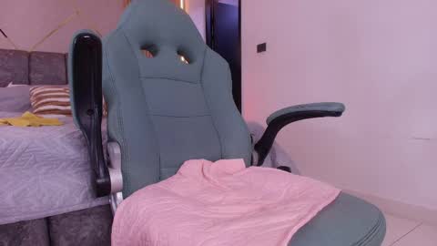 MIKEE online show from April 2026 06:19:01 AM