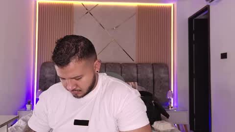 MIKEE online show from May 2026 03:04:02 AM