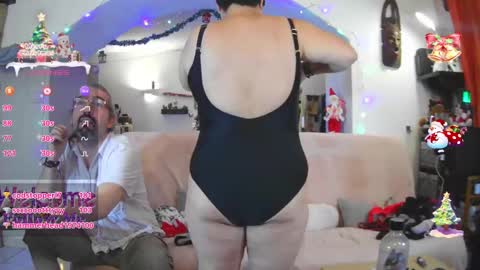 Snapshot of mrandmrsswetness84 chatting on December 2024 10:19:01 PM MrAndMrsSwetness84 online show from December 2024 10:19:01 PM