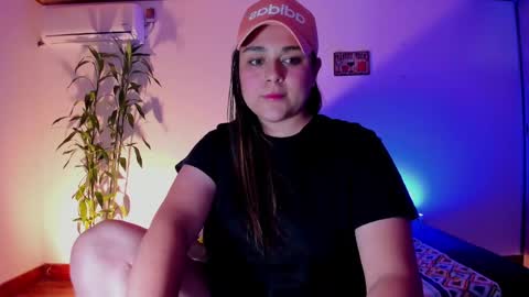 Snapshot of mrbuu_ chatting on December 2024 06:34:01 AM Laura online show from December 2024 06:34:01 AM