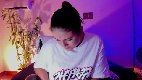 Snapshot of mrbuu_ chatting on December 2024 03:25:02 AM Laura online show from December 2024 03:25:02 AM