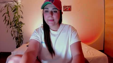 Snapshot of mrbuu_ chatting on January 2025 02:57:01 AM Laura online show from January 2025 02:57:01 AM
