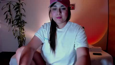 Snapshot of mrbuu_ chatting on January 2025 11:00:02 AM Laura online show from January 2025 11:00:02 AM