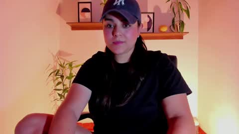 Snapshot of mrbuu_ chatting on January 2025 04:44:01 AM Laura online show from January 2025 04:44:01 AM