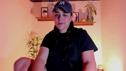 Snapshot of mrbuu_ chatting on January 2025 07:46:02 AM Laura online show from January 2025 07:46:02 AM