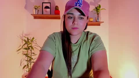 Snapshot of mrbuu_ chatting on January 2025 07:46:01 AM Laura online show from January 2025 07:46:01 AM