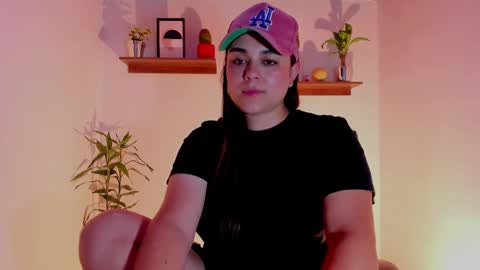 Snapshot of mrbuu_ chatting on January 2025 05:02:02 AM Laura online show from January 2025 05:02:02 AM