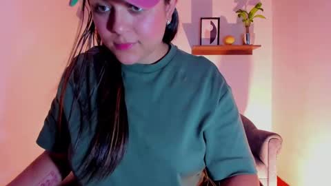 Snapshot of mrbuu_ chatting on January 2025 07:19:02 AM Laura online show from January 2025 07:19:02 AM