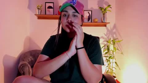 Snapshot of mrbuu_ chatting on January 2025 02:11:01 AM Laura online show from January 2025 02:11:01 AM