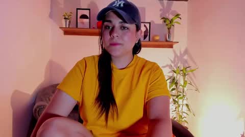 Snapshot of mrbuu_ chatting on January 2025 06:43:02 AM Laura online show from January 2025 06:43:02 AM