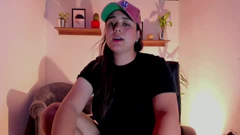Snapshot of mrbuu_ chatting on January 2025 06:35:01 AM Laura online show from January 2025 06:35:01 AM