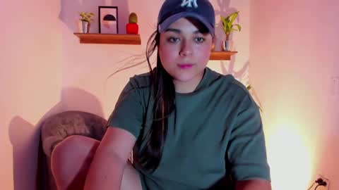 Snapshot of mrbuu_ chatting on February 2025 04:48:02 AM Laura online show from February 2025 04:48:02 AM