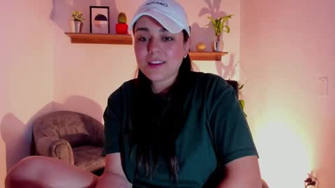 Snapshot of mrbuu_ chatting on February 2025 03:07:02 AM Laura online show from February 2025 03:07:02 AM