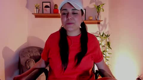 Snapshot of mrbuu_ chatting on February 2025 04:00:02 AM Laura online show from February 2025 04:00:02 AM