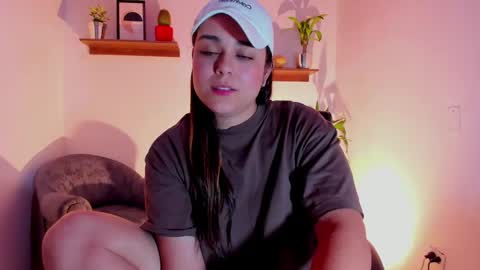 Snapshot of mrbuu_ chatting on February 2025 04:58:01 AM Laura online show from February 2025 04:58:01 AM
