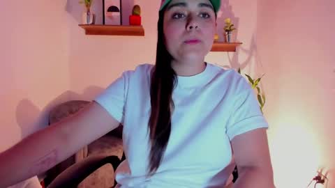Snapshot of mrbuu_ chatting on February 2025 02:58:01 AM Laura online show from February 2025 02:58:01 AM