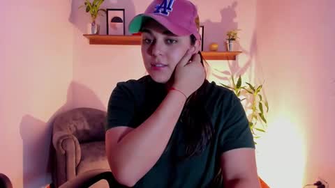 Snapshot of mrbuu_ chatting on February 2025 02:31:01 AM Laura online show from February 2025 02:31:01 AM