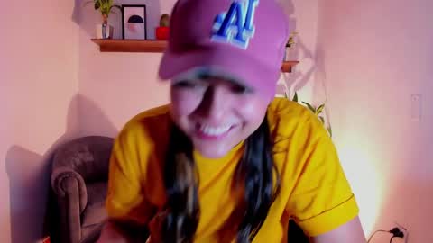 Snapshot of mrbuu_ chatting on February 2025 03:31:02 AM Laura online show from February 2025 03:31:02 AM