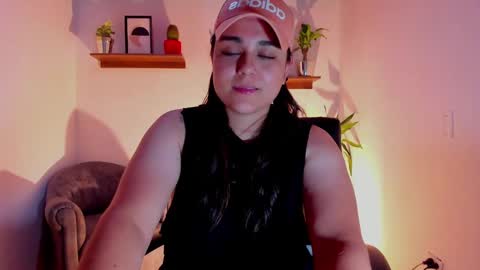 Snapshot of mrbuu_ chatting on February 2025 07:23:01 AM Laura online show from February 2025 07:23:01 AM