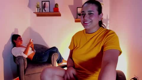 Snapshot of mrbuu_ chatting on March 2025 01:05:01 AM Laura online show from March 2025 01:05:01 AM