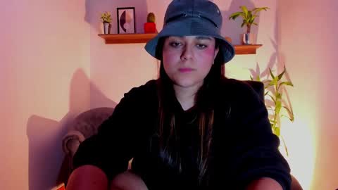 Snapshot of mrbuu_ chatting on March 2025 02:04:02 AM Laura online show from March 2025 02:04:02 AM