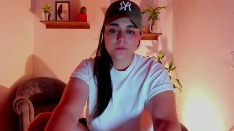Snapshot of mrbuu_ chatting on March 2025 06:53:02 AM Laura online show from March 2025 06:53:02 AM