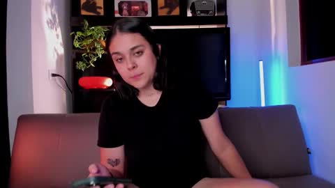 Snapshot of mrbuu_ chatting on September 2025 05:40:01 AM Laura online show from September 2025 05:40:01 AM
