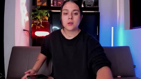 Snapshot of mrbuu_ chatting on September 2025 03:50:01 AM Laura online show from September 2025 03:50:01 AM