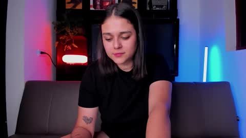 Snapshot of mrbuu_ chatting on September 2025 02:23:01 AM Laura online show from September 2025 02:23:01 AM
