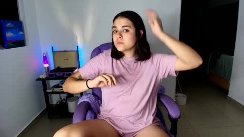 Snapshot of mrbuu_ chatting on September 2025 02:57:02 AM Laura online show from September 2025 02:57:02 AM