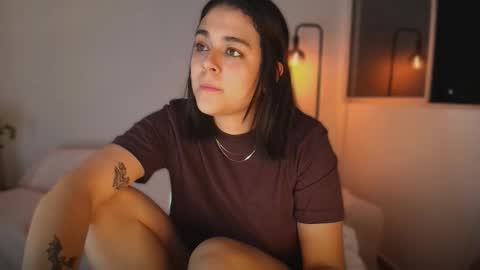 Snapshot of mrbuu_ chatting on September 2025 02:36:02 AM Laura online show from September 2025 02:36:02 AM