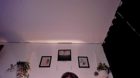 Snapshot of mrbuu_ chatting on October 2025 03:27:01 AM Laura online show from October 2025 03:27:01 AM