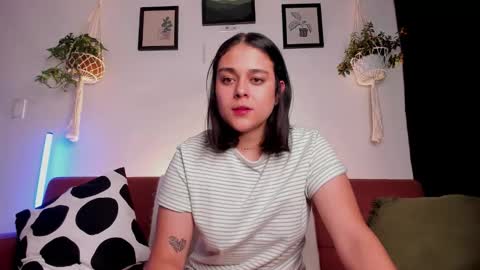 Snapshot of mrbuu_ chatting on October 2025 03:40:01 AM Laura online show from October 2025 03:40:01 AM