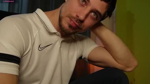 Snapshot of mrgreeneyes01 chatting on January 2025 07:28:02 PM juan luis online show from January 2025 07:28:02 PM