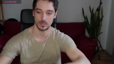 Snapshot of mrgreeneyes01 chatting on February 2025 07:18:02 AM juan luis online show from February 2025 07:18:02 AM