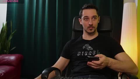 Snapshot of mrgreeneyes01 chatting on February 2025 07:39:01 PM juan luis online show from February 2025 07:39:01 PM