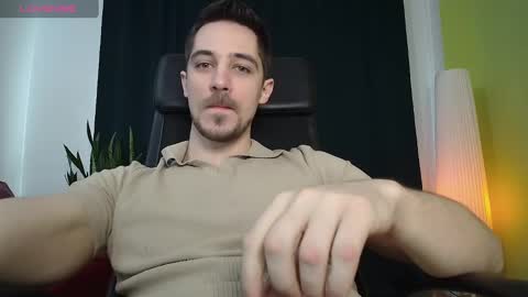 Snapshot of mrgreeneyes01 chatting on February 2025 07:45:01 AM juan luis online show from February 2025 07:45:01 AM